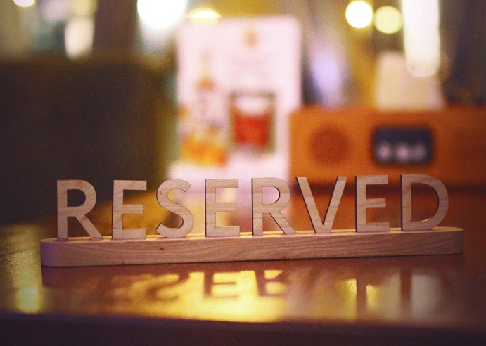 Elite dining reservations — Michelin tables and chef’s counters arranged with concierge precision