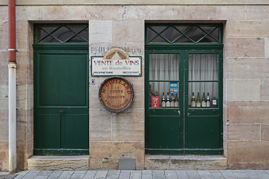 Bordeaux Wine Route — château tastings and grand cru estates, curated with private appointments, transfers, and refined pacing
